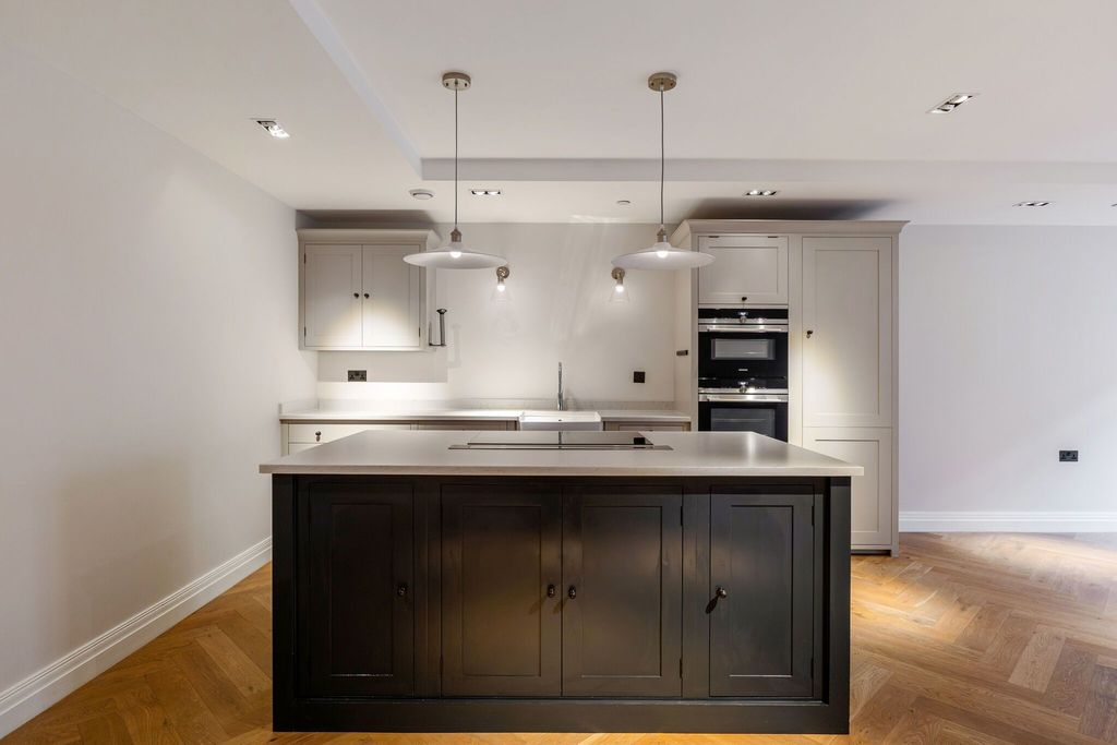 3 bed flat to rentFlat, The Tramshed, Beehive Yard, Bath BA1 photo 4