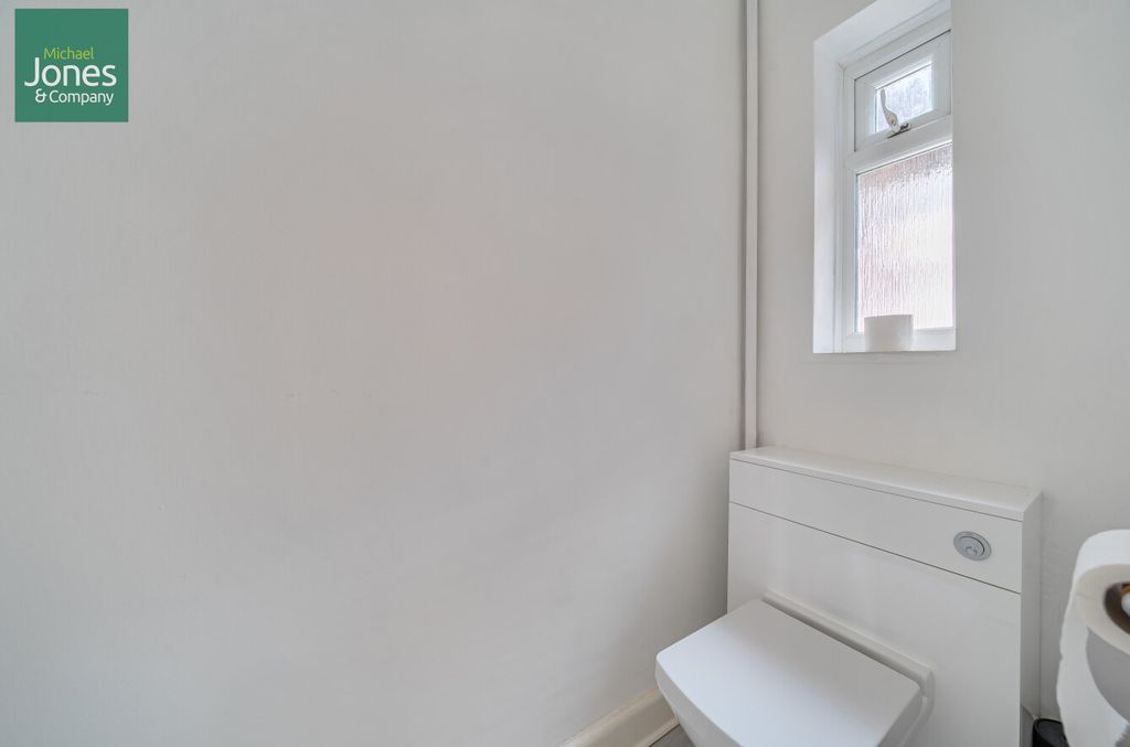 Additional image 9 of 2 bed flat to rentWinchelsea Gardens, Worthing, West Sussex BN11