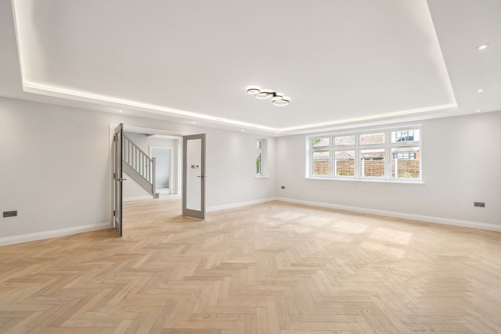 Additional image 4 of 5 bed detached house to rentThe Avenue, Ascot SL5