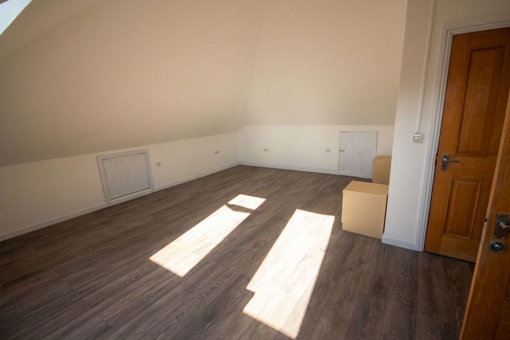 Additional image 25 of 9 bed detached house to rentSomerset Way, Iver SL0