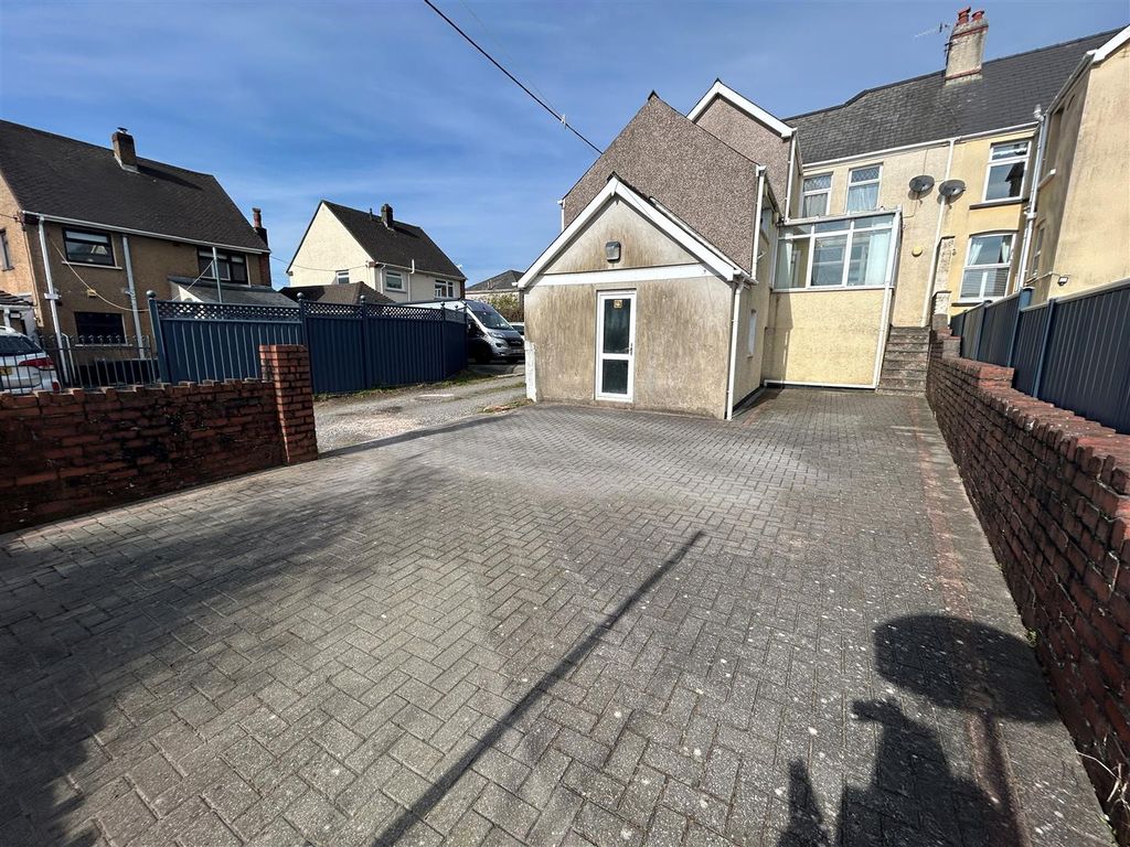 Additional image 28 of 4 bed end terrace house to rentGolf Road, New Inn, Pontypool NP4