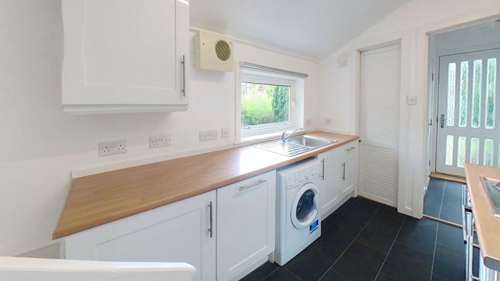 Additional image 4 of 4 bed flat to rentWallace Street, Stirling FK8