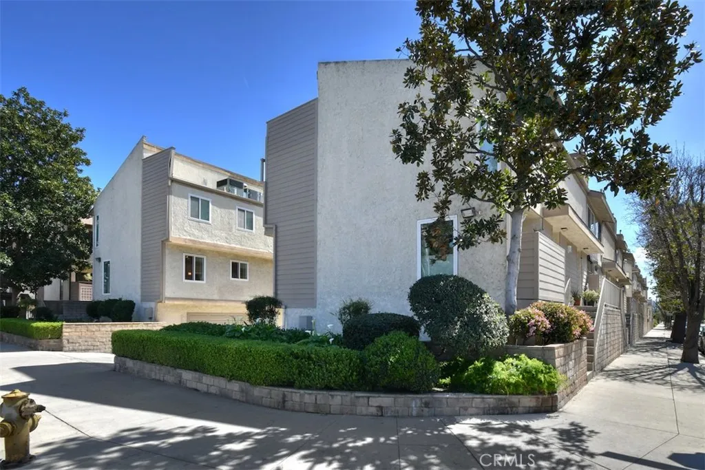 Additional image 2 of 7240 Shirley Ave Unit 101, Reseda, CA 91335