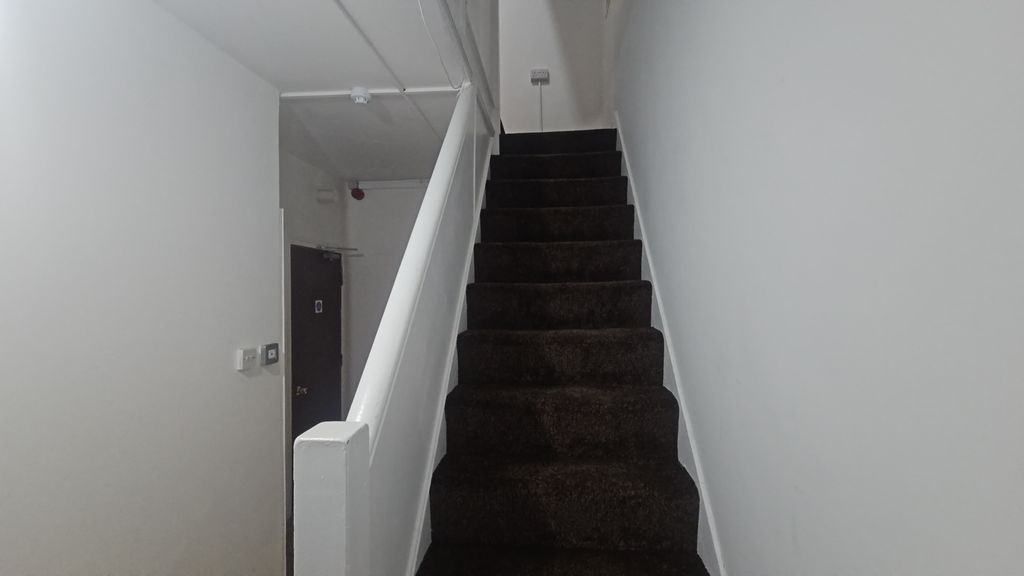 Additional image 2 of 8 bed shared accommodation to rentBiscot Road, Luton LU3