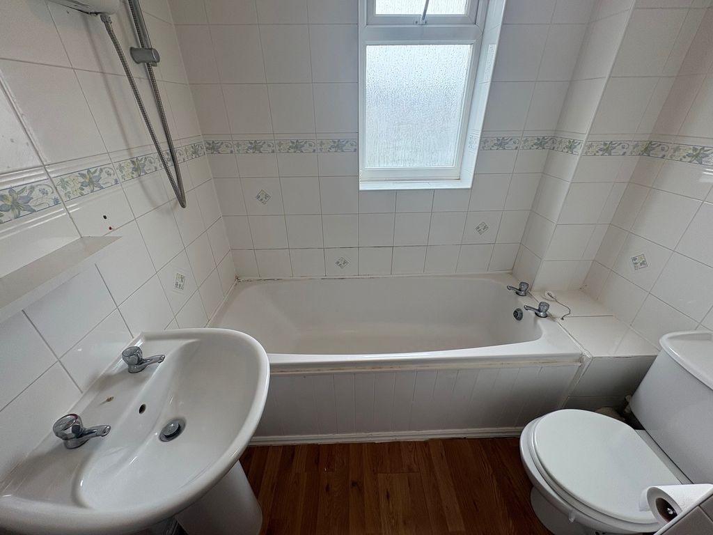 Additional image 8 of 3 bed semi-detached house to rentLarch Road, The Shire, Corby NN17