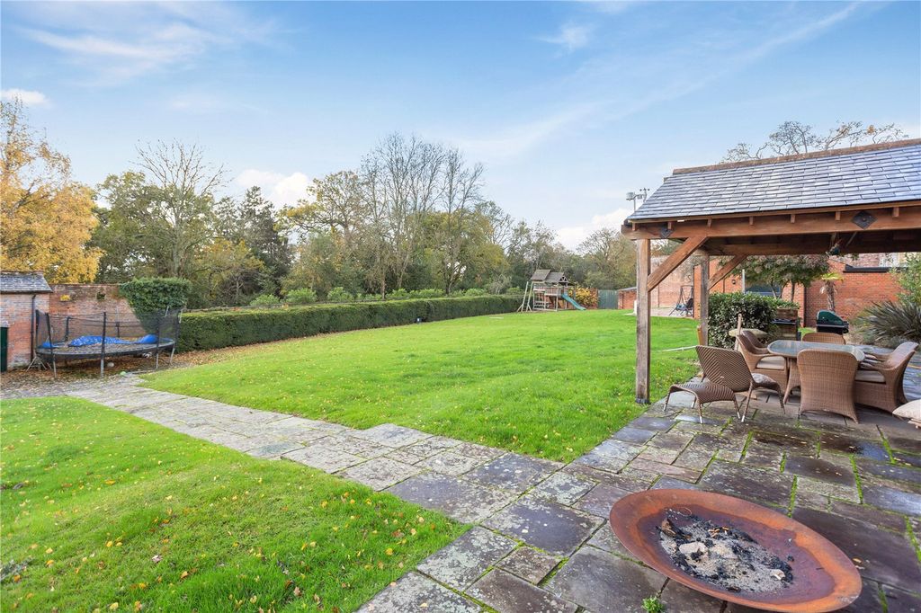 Additional image 12 of 5 bed detached house to rentBath Road, Speen, Newbury, Berkshire RG14