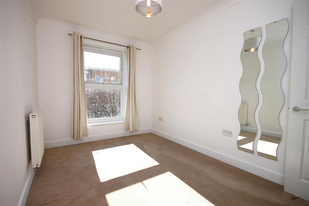 Additional image 10 of 2 bed flat to rentHighbury Drive, Leatherhead KT22