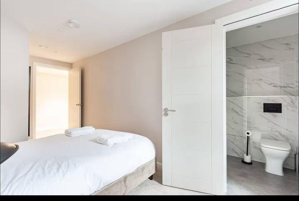 Additional image 7 of 2 bed flat to rentPark Cross Street, Leeds LS1
