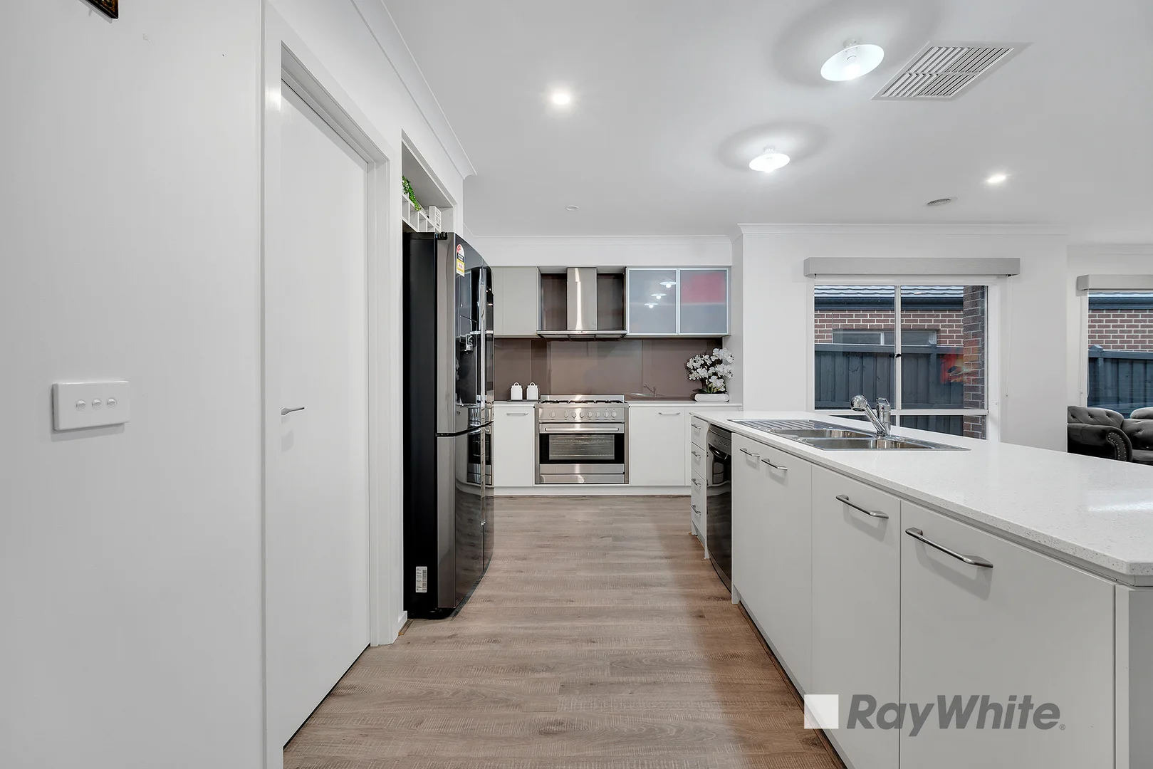 Additional image 4 of 91 Yeungroon Boulevard, Clyde North VIC 3978