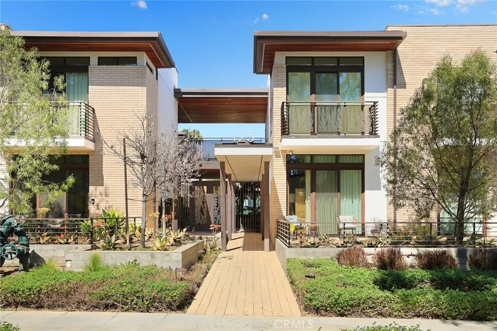 Additional image 3 of 125 Hurlbut St Unit 209, Pasadena, CA 91105