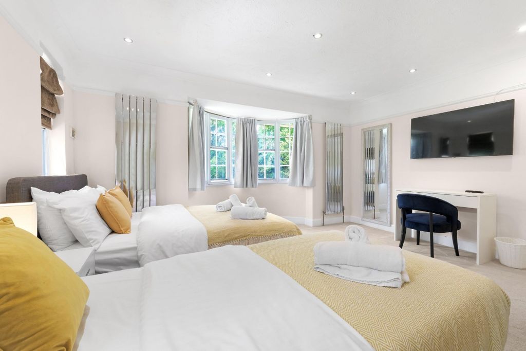 Additional image 19 of 5 bed detached house to rentMarlow Hill, High Wycombe HP11