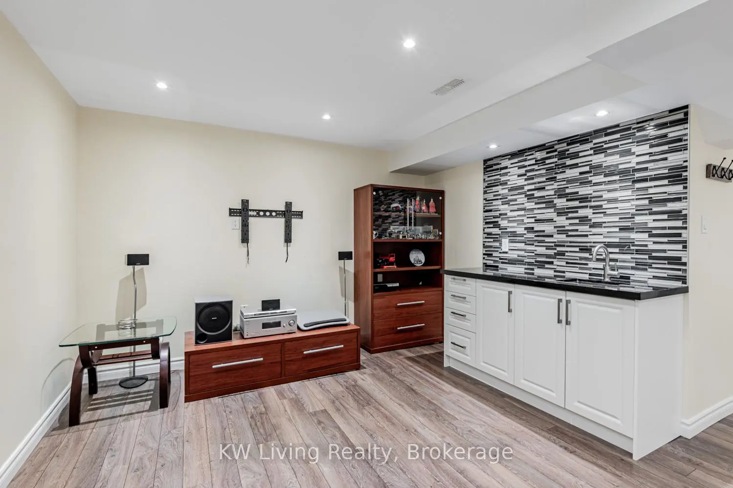 Additional image 17 of 29 Lakespring Drive