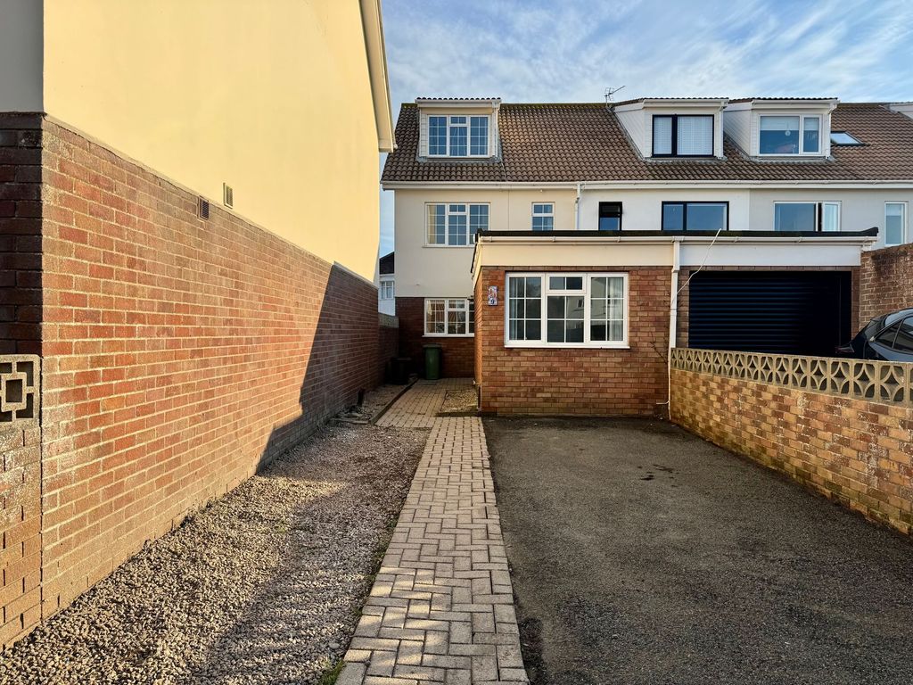 4 bed property to rent9 Le Clos Des Blanches, St Clement JE2
