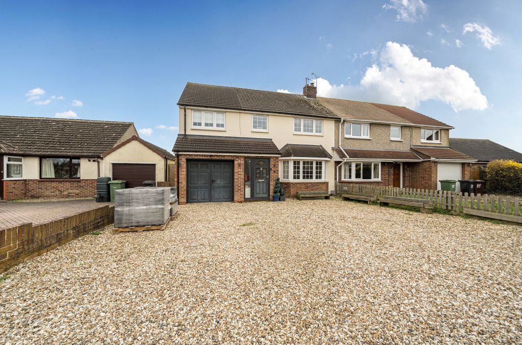 4 bed semi-detached house to rentStallpits Road, Shrivenham SN6