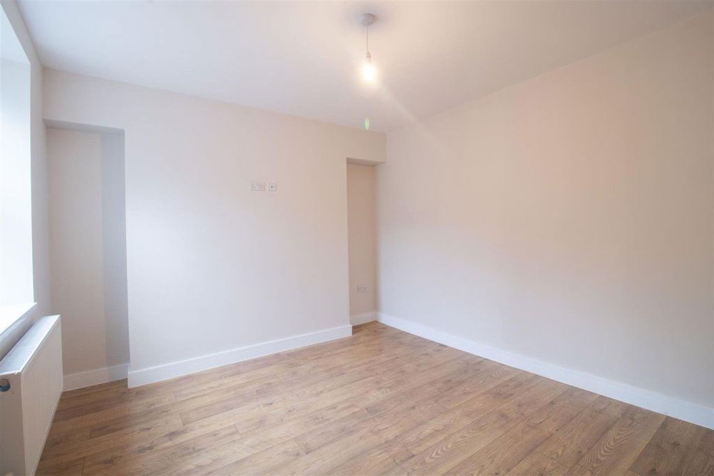 Additional image 7 of 3 bed property to rent22 David Street, Blackwood NP12