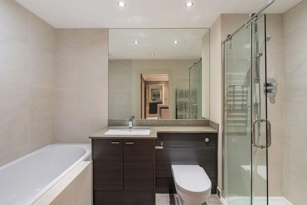 Additional image 12 of 2 bed flat to rentBrockenhurst Road, Ascot SL5