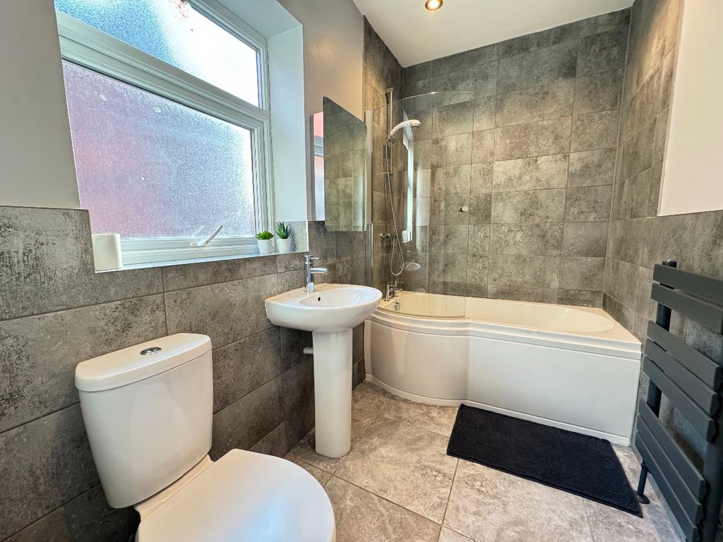 Additional image 4 of 2 bed flat to rentEast Parade, Whitley Bay NE26