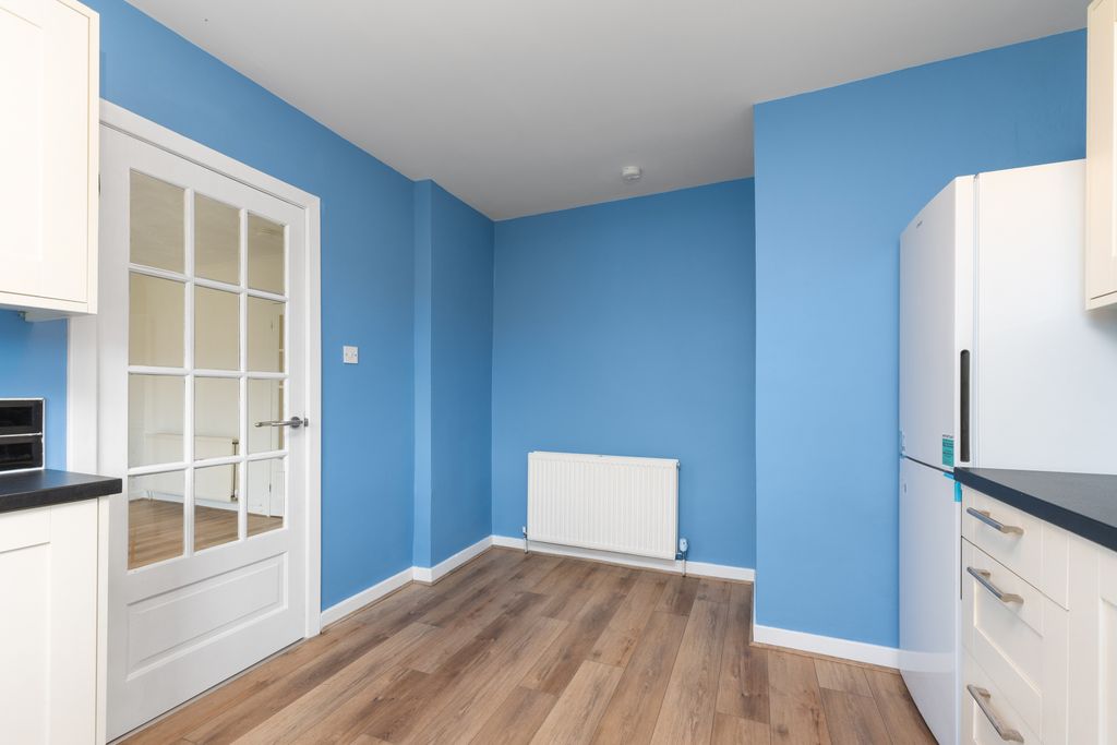 2 bed flat to rentLoch Maree Way, Whitburn EH47 photo 5