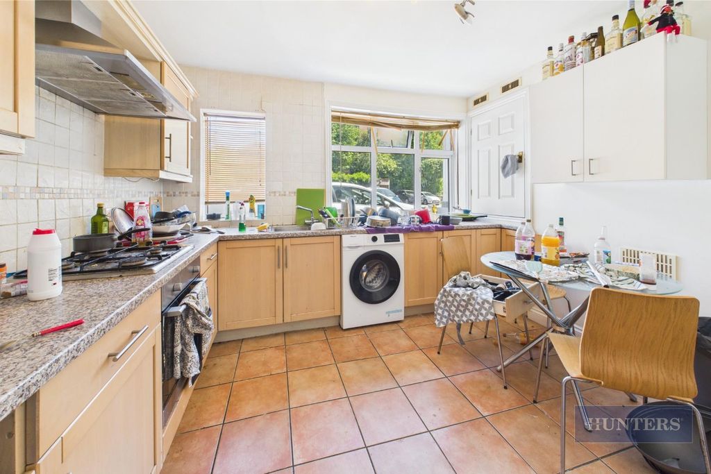 5 bed flat to rentDevonshire Road, Southampton SO15 photo 3
