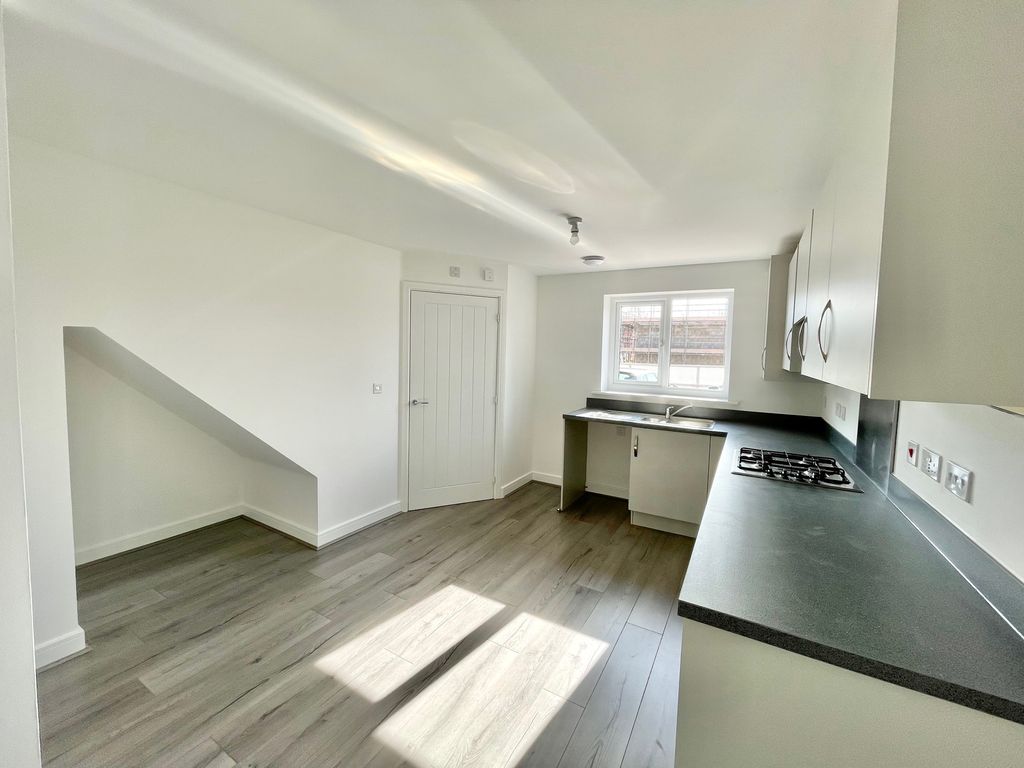 Additional image 4 of 4 bed property to rentFfordd Darwin, Barry CF63