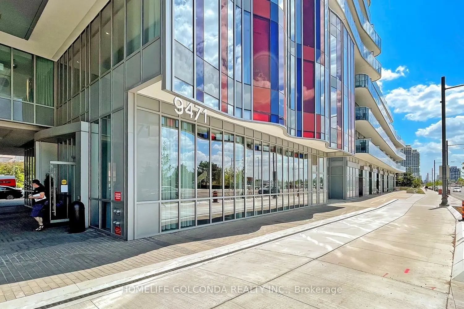 9471 Yonge Street 334 photo 3