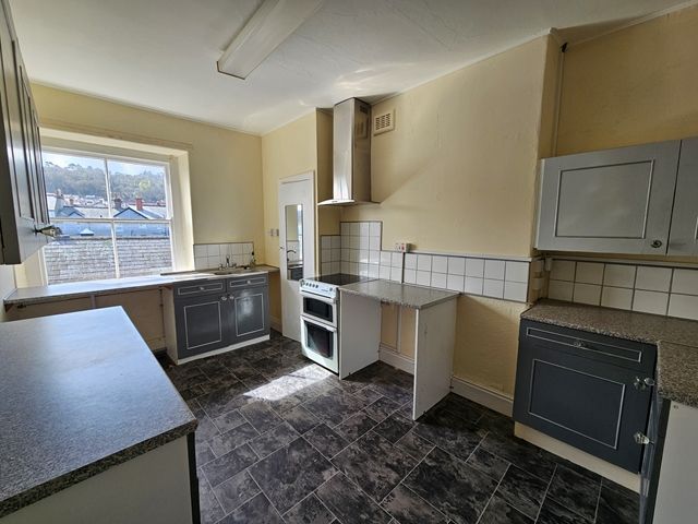 Additional image 2 of 3 bed flat to rentBay View Road, Colwyn Bay LL29