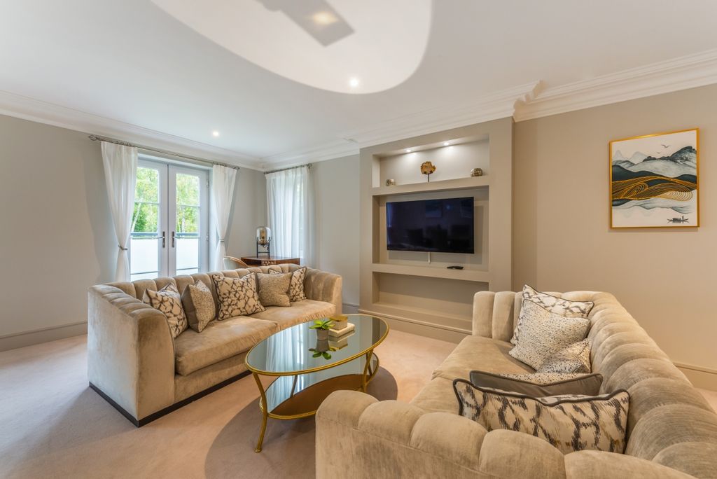 Additional image 2 of 2 bed flat to rentKingswood, Ascot SL5