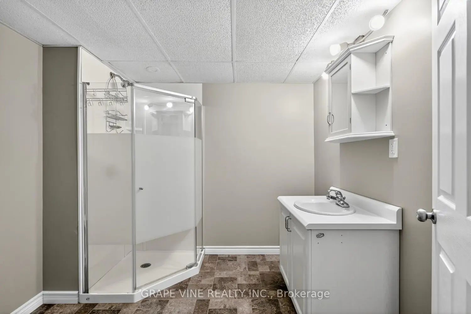 Additional image 18 of 18 Calco Crescent