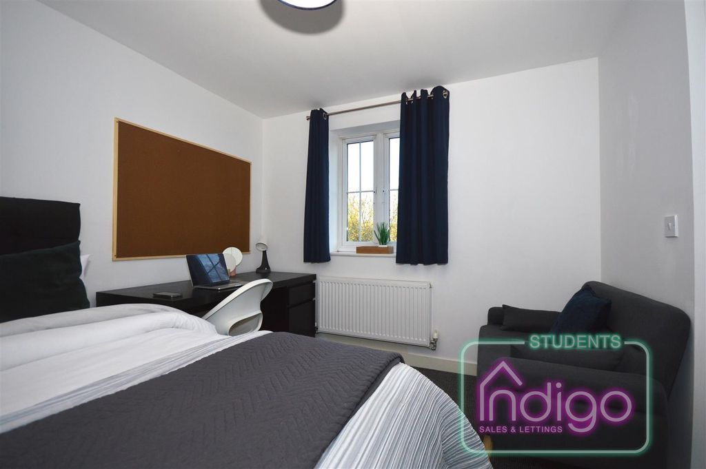 Additional image 11 of 5 bed property to rentChervil Close, Newcastle ST5