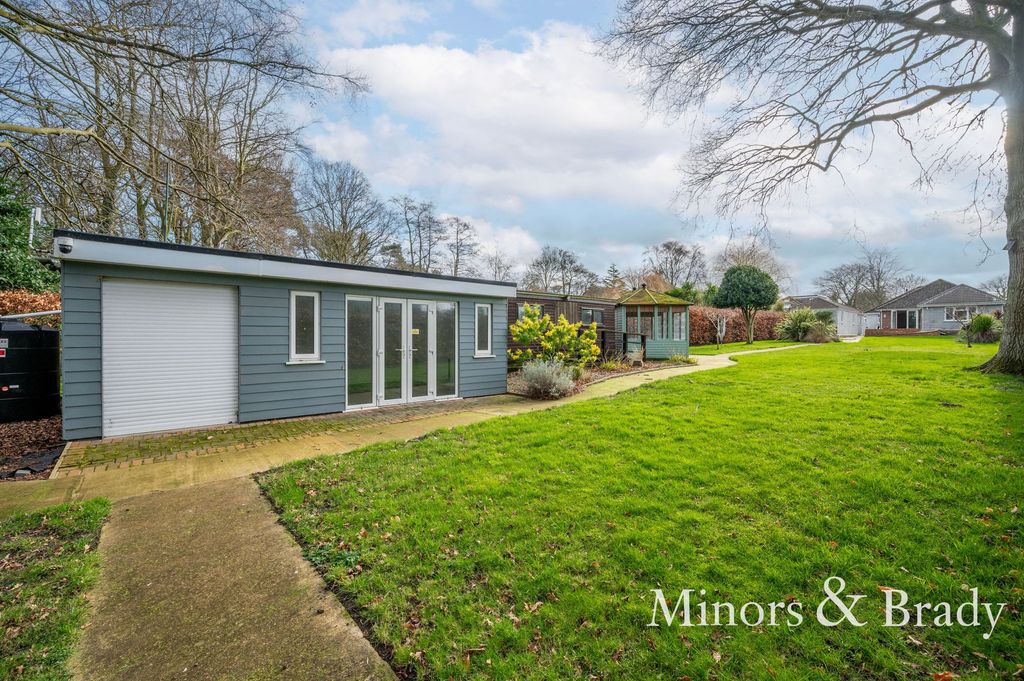 Additional image 22 of 5 bed detached bungalow to rentYarmouth Road, Lowestoft NR32