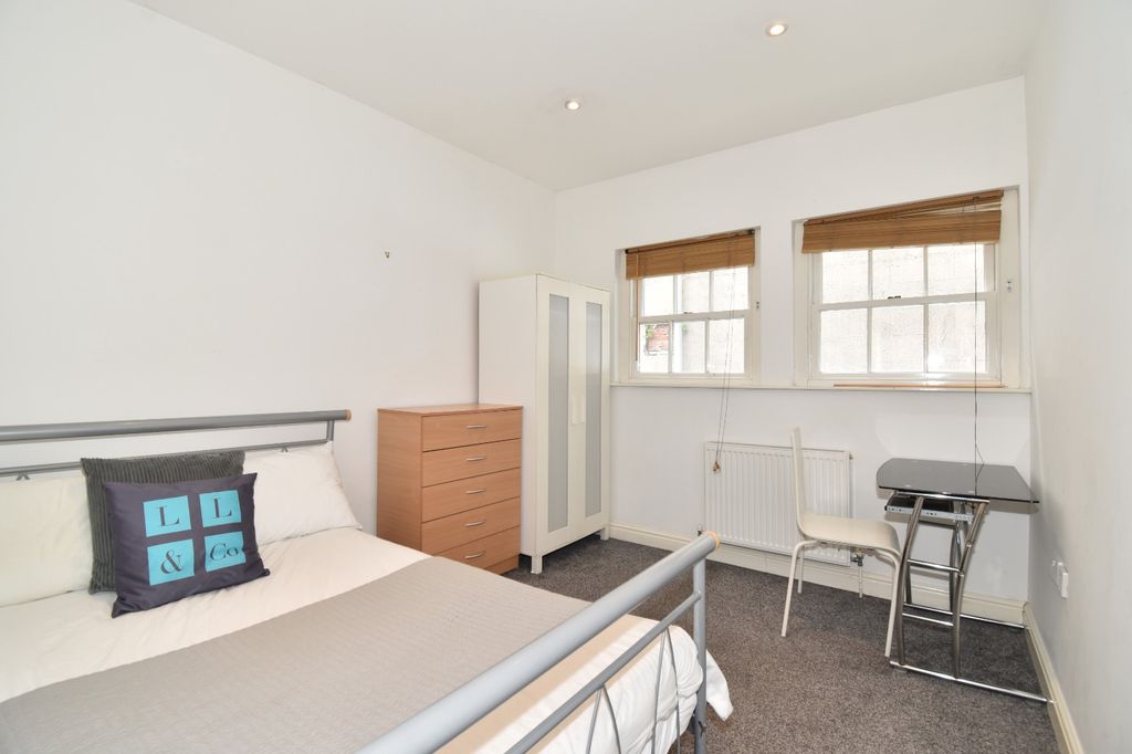 3 bed flat to rentChurch Street, Falmouth TR11