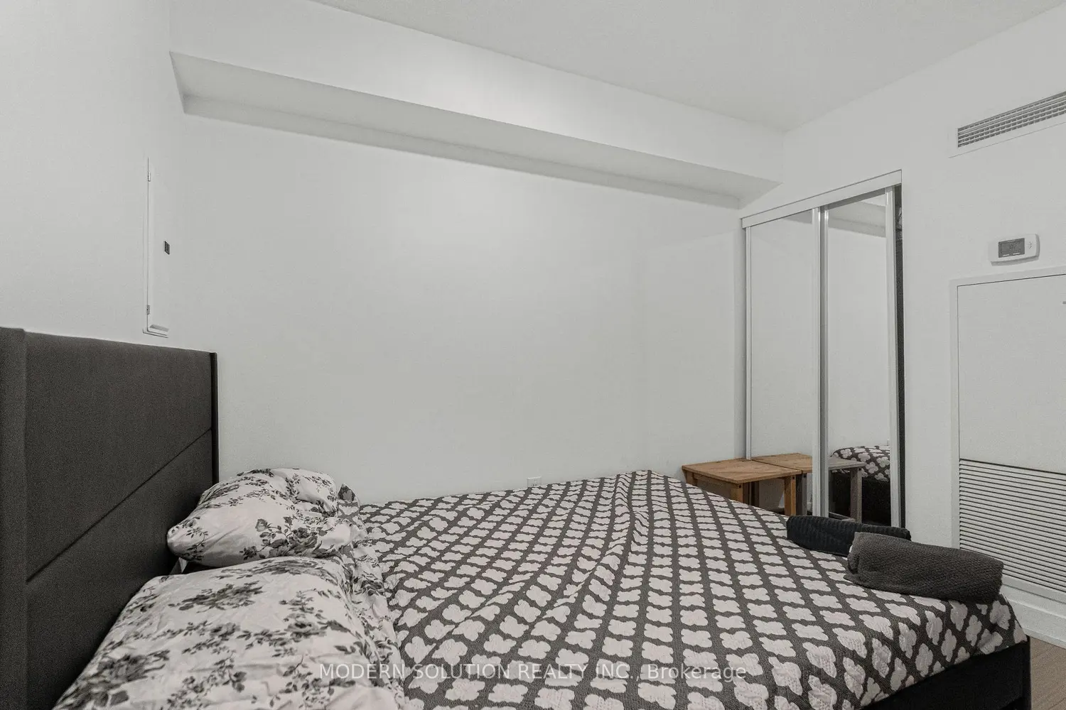 Additional image 10 of 10 Capreol Court 925