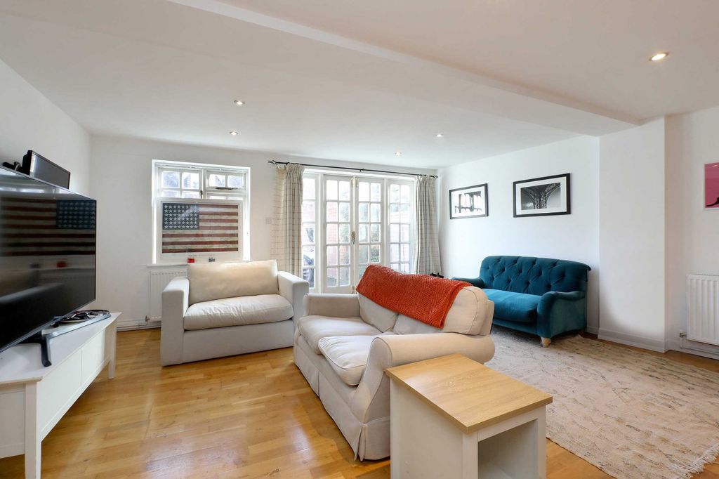 Additional image 2 of 2 bed country house to rentHammersley Lane, Penn, Buckinghamshire HP10