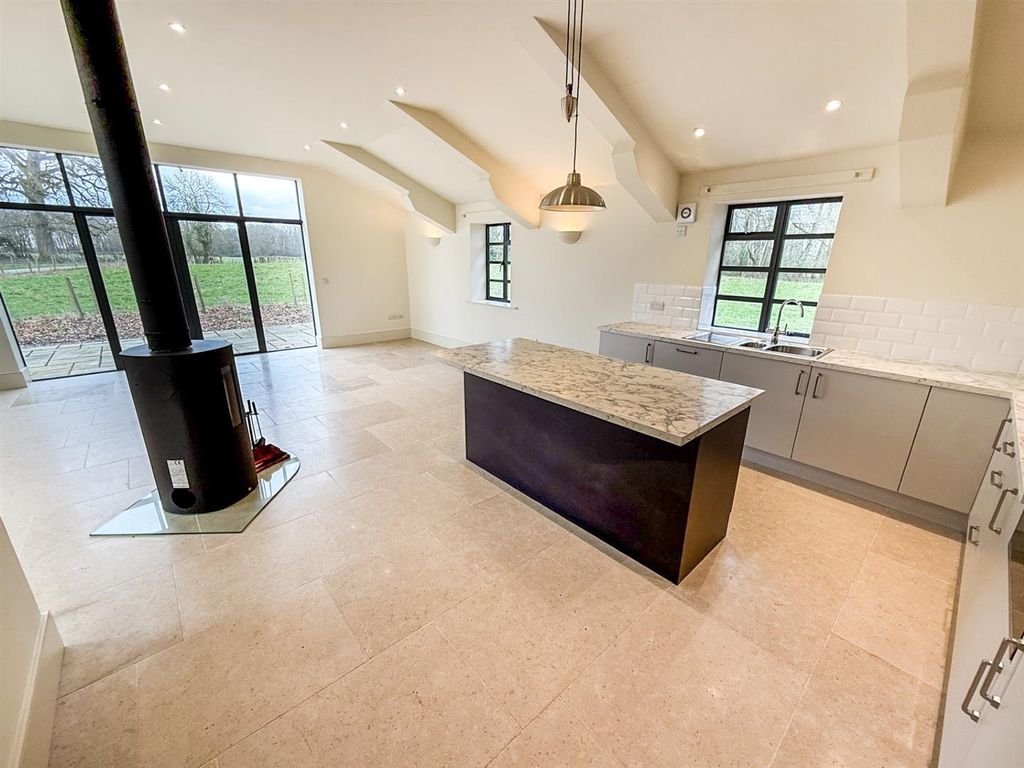 Additional image 2 of 5 bed detached bungalow to rentWhittington, Oswestry SY11