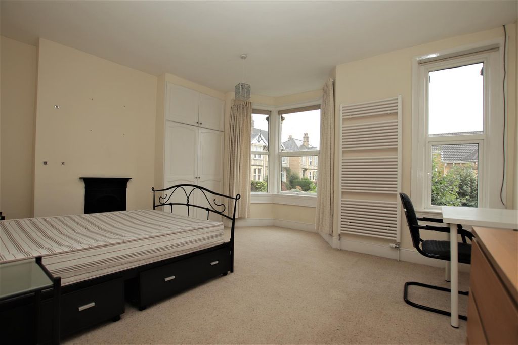 5 bed detached house to rentKipling Avenue BA2