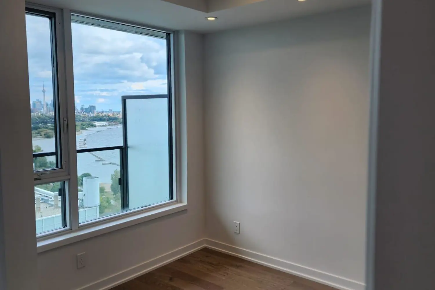 Additional image 4 of 1926 Lakeshore Boulevard 2805