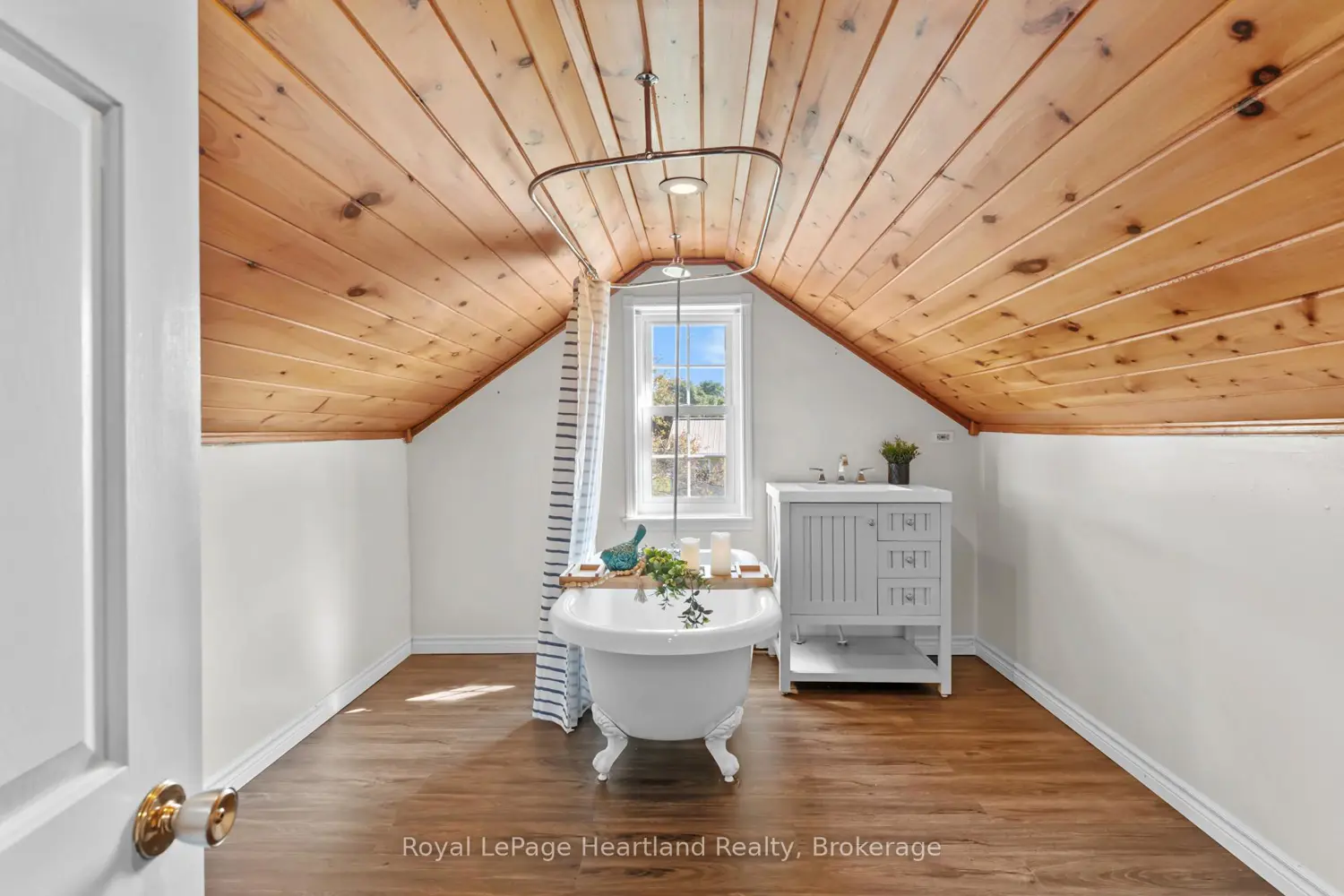 Additional image 14 of 5 The Square