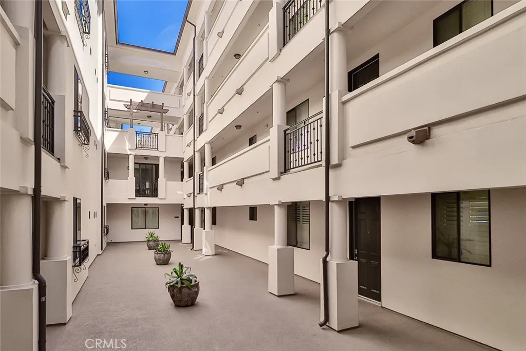 Additional image 55 of 4724 Kester Avenue Unit 404, Sherman Oaks, CA 91403