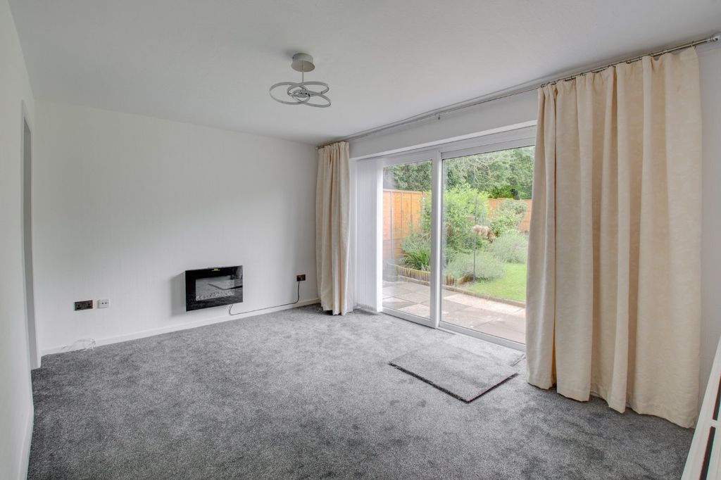 Additional image 2 of 3 bed semi-detached house to rentFulton Close, Bromsgrove, Worcestershire B60