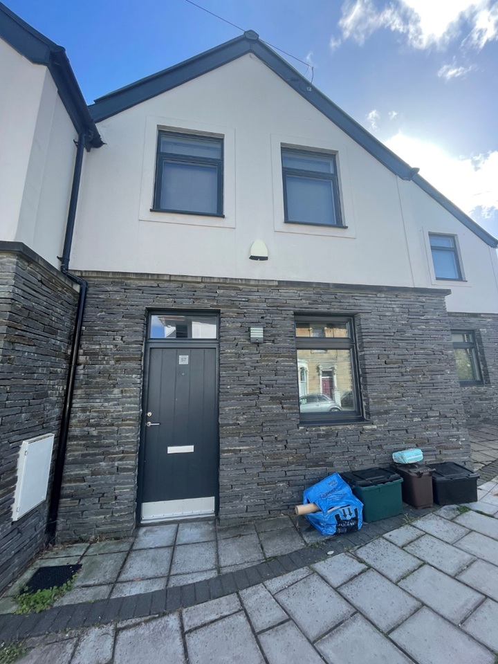 2 Bed Terraced House, Sydenham Road, BS6, N1 7GU