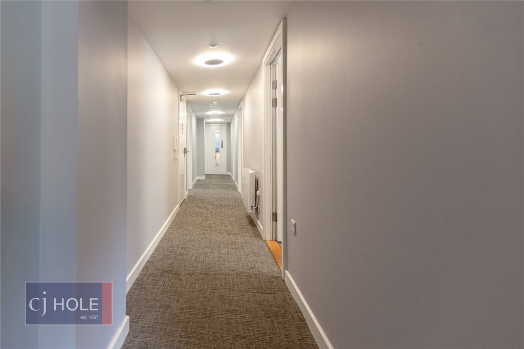 4 bed flat to rentCheswick Campus, The Square, Long Down Avenue, Bristol BS16 photo 3