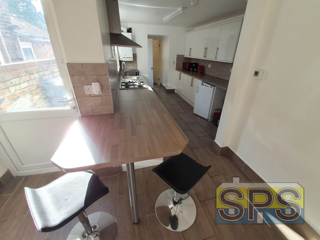 5 bed shared accommodation to rentGuildford Street, Shelton ST4 photo 3