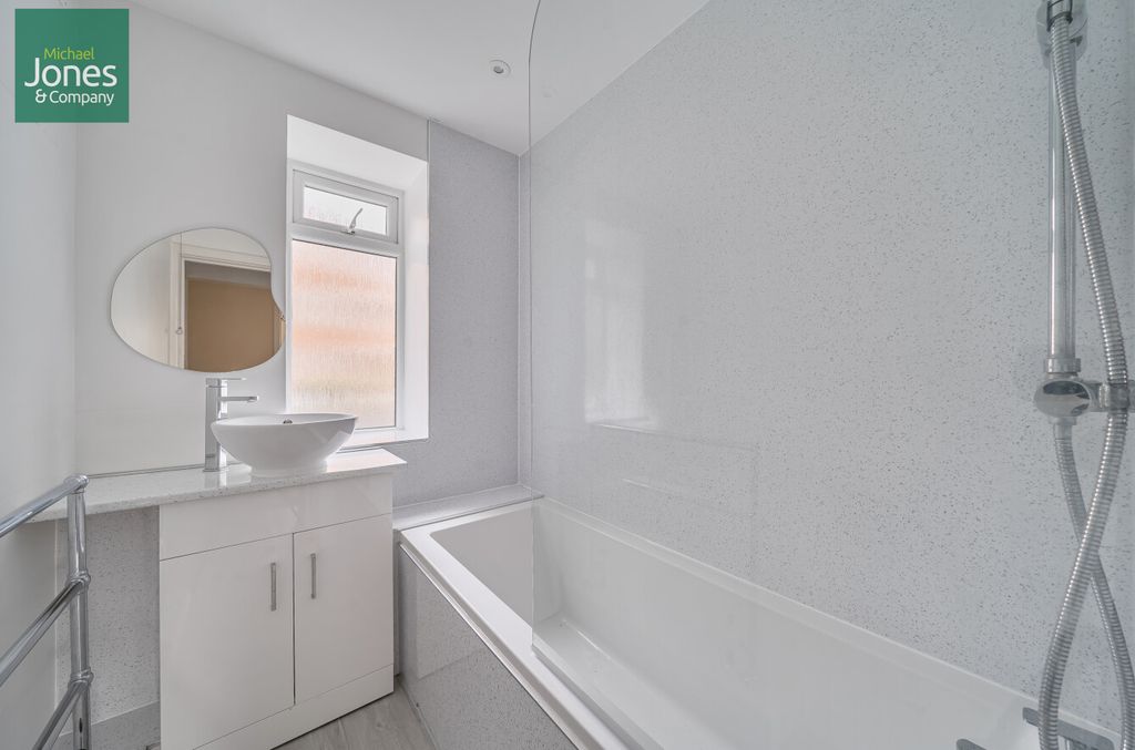Additional image 3 of 2 bed flat to rentWinchelsea Gardens, Worthing, West Sussex BN11