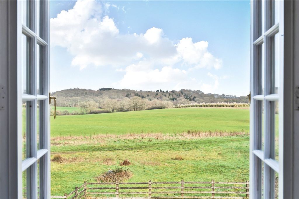 Additional image 3 of 4 bed detached house to rentThe Slade, Bucklebury, Berkshire RG7