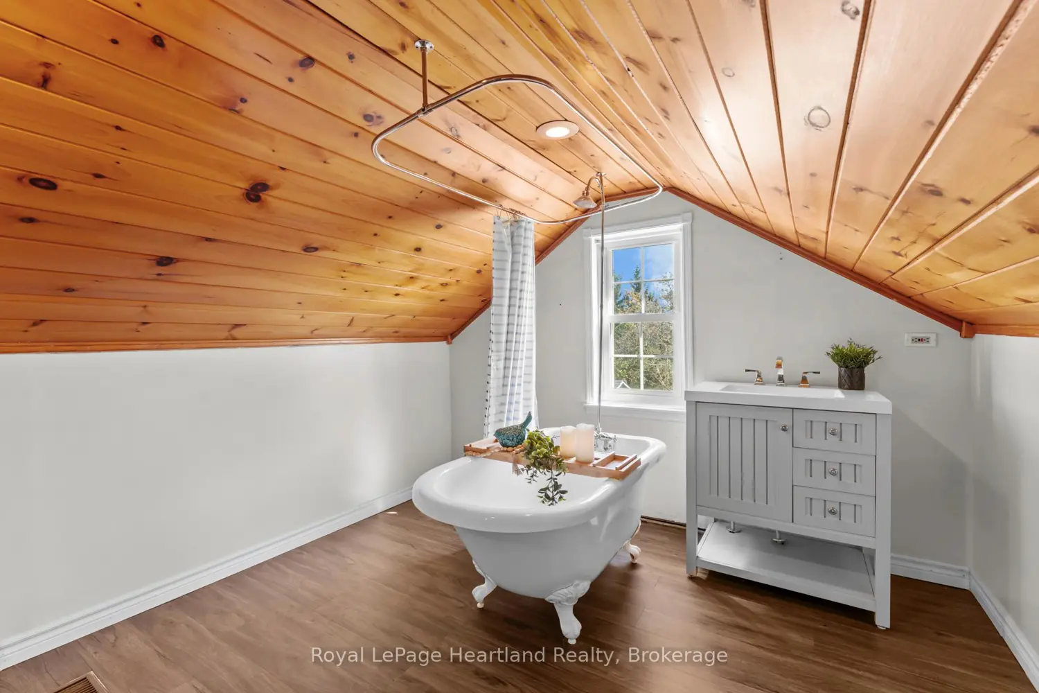 Additional image 17 of 5 The Square