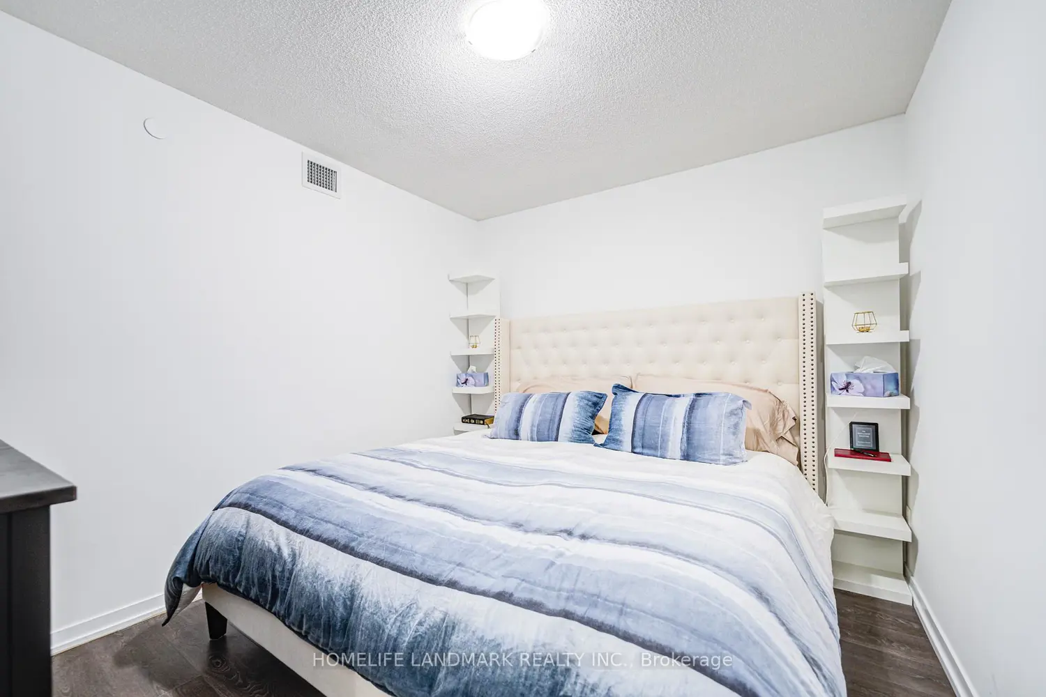 Additional image 3 of 219 Dundas Street 609