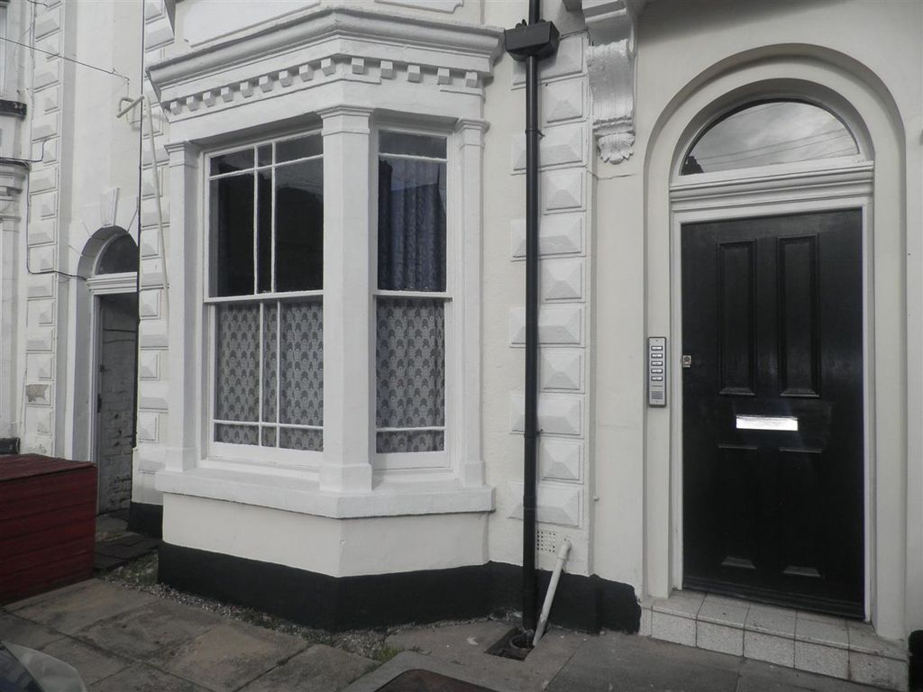 1 bed flat to rentBath Street, Rhyl LL18