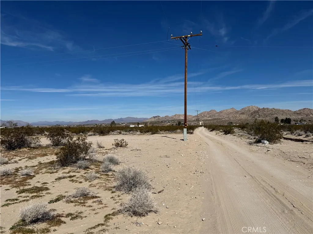 Additional image 3 of 10248 Cavetto Rd, Lucerne Valley, CA 92356