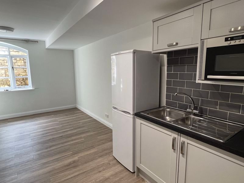 2 bed flat to rentMillbrook Court, Bath BA2 photo 5