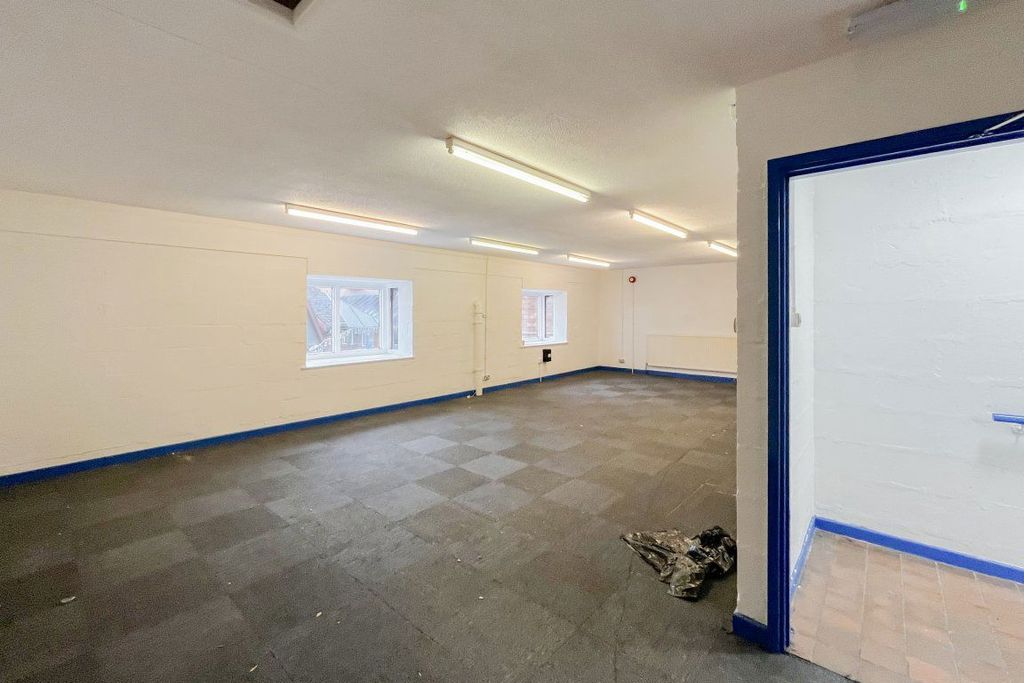 Additional image 9 of Property to rentUnit 3 The Market Place, Blackwood NP12